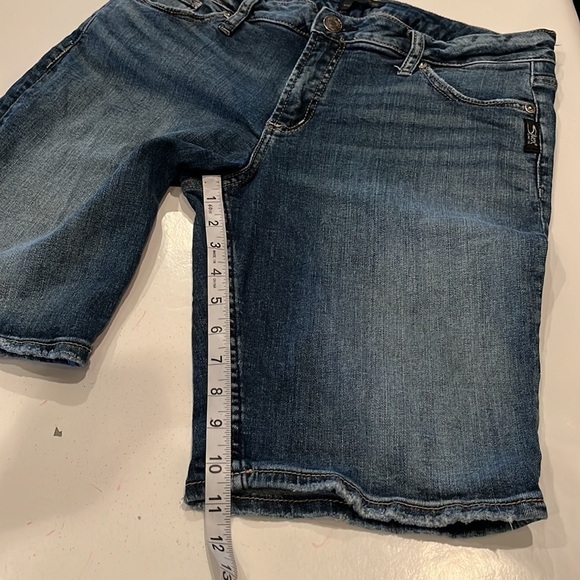 Silver Jeans Elyse Bermuda Short High Rise Size 30 - Picture 7 of 16